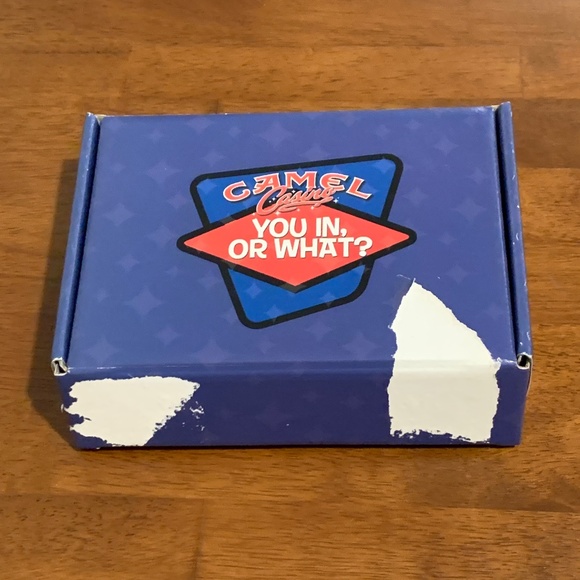 Camel Casino Set with Deck of Cards and 25 Poker Chips - Picture 11 of 11